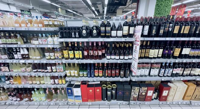 萄酒死磕“又酸又涩”终被消费者抛弃？AG真人登录10年跌9成产量中国葡(图3)